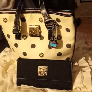 Dooney & Bourke Leather Tote Bucket Bag Purse EUC